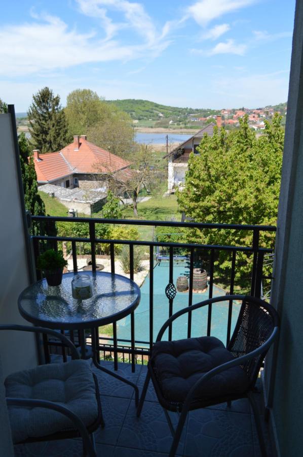 ティハニ Rebeka Panzio Bed & Breakfast エクステリア 写真
