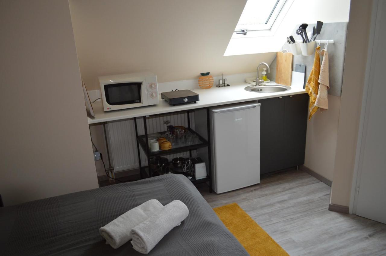 ティハニ Rebeka Panzio Bed & Breakfast エクステリア 写真