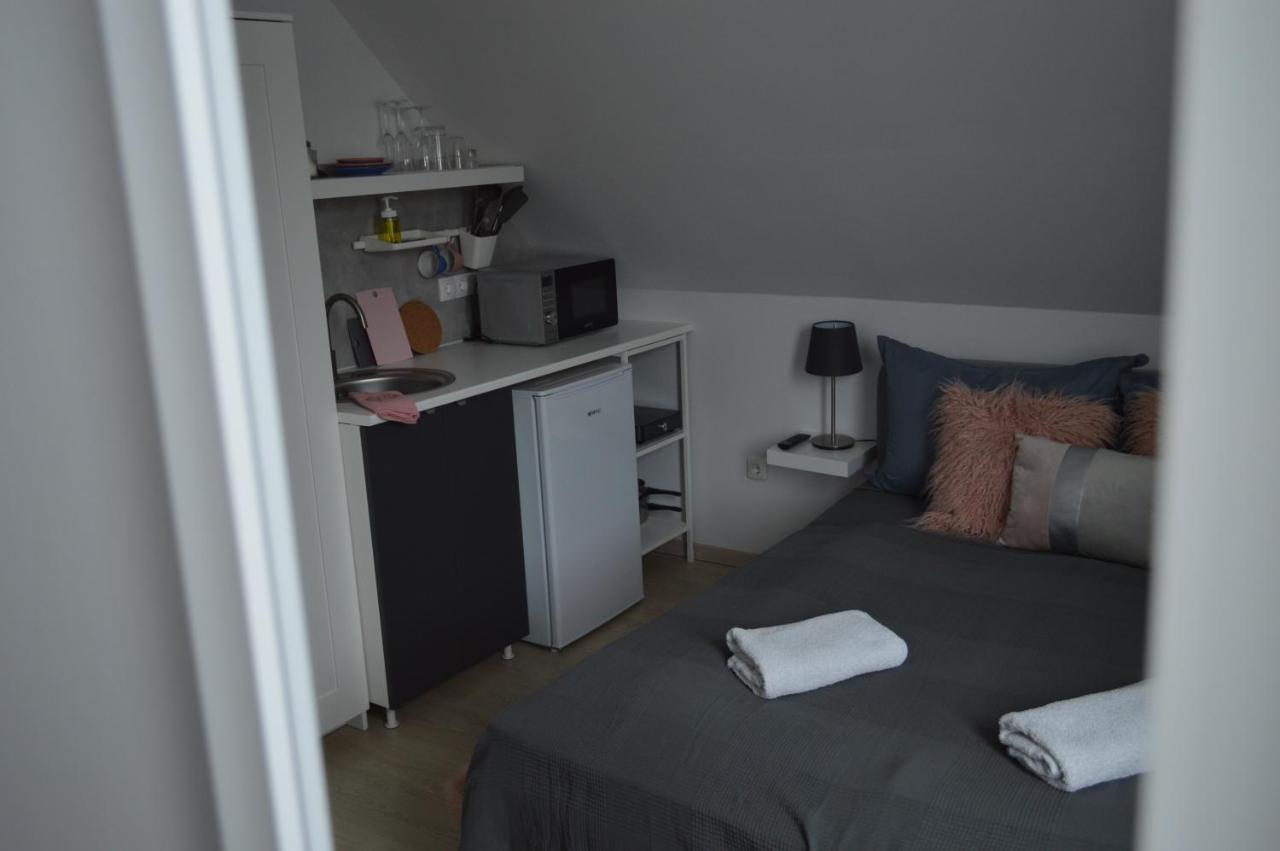 ティハニ Rebeka Panzio Bed & Breakfast エクステリア 写真