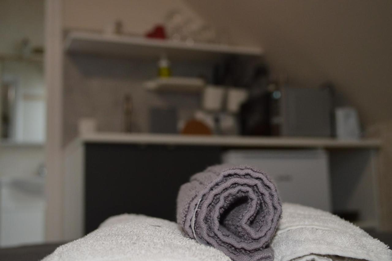 ティハニ Rebeka Panzio Bed & Breakfast エクステリア 写真