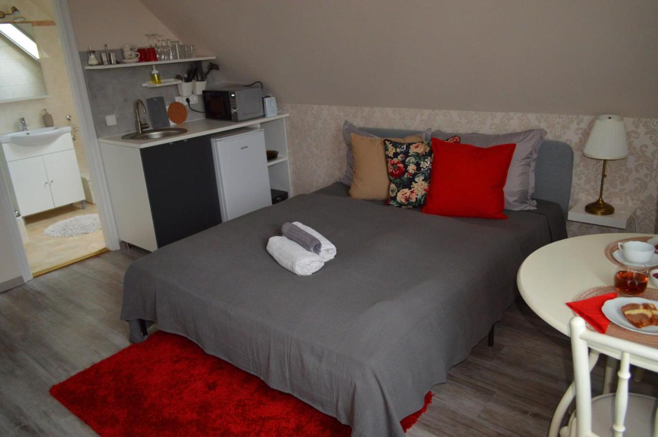 ティハニ Rebeka Panzio Bed & Breakfast エクステリア 写真